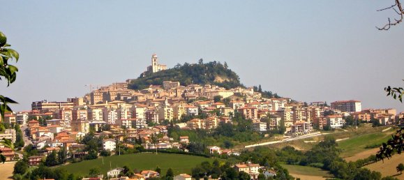 6 rooms House in Porto San Giorgio, Italy No. 122079 5