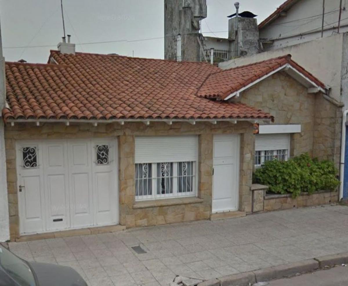 Casa de 4 dormitorios en Mar del Plata, Argentina No. 72262