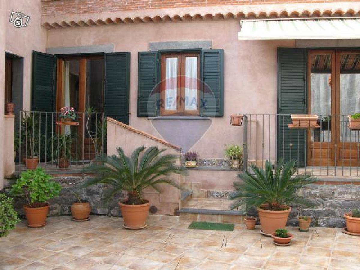 4 bedrooms House in Acireale, Italy No. 279761