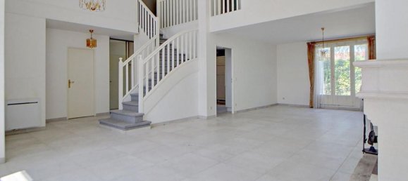 5 bedrooms House in Verneuil-sur-Seine, France No. 181020 2