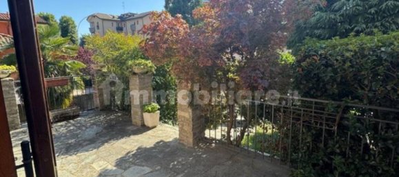 Дом с 4 спальнями в Гаджано, Италия № 264592 3