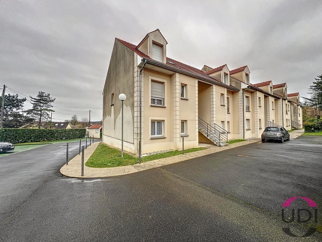 Dúplex de 2 dormitorios en La Ferte-Alais, France No. 142411