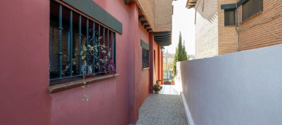 4 bedrooms House in Jun, Spain No. 94762 23