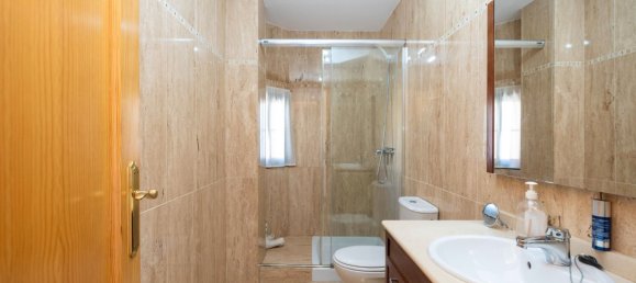 4 bedrooms House in Jun, Spain No. 94762 5