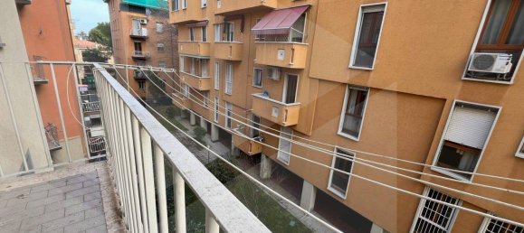 4 rooms Apartment in Bologna, Italy No. 191356 9