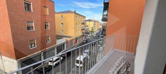4 rooms Apartment in Bologna, Italy No. 191356 2