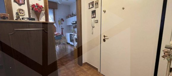 4 rooms Apartment in Bologna, Italy No. 191356 3