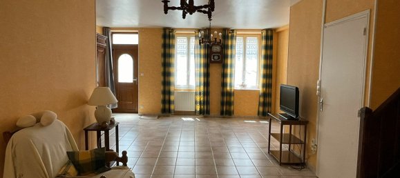 Casa de 3 dormitorios en Saint-Amand-Montrond, France No. 73946 2