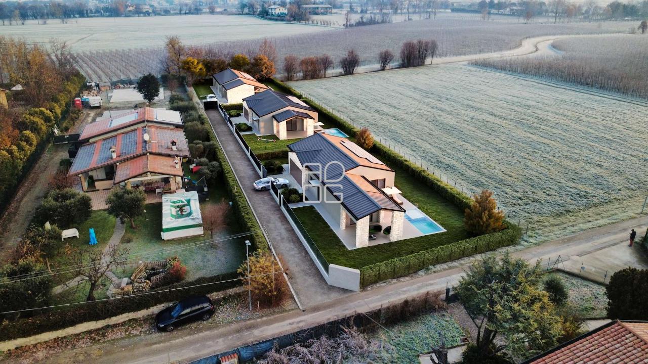 4 rooms Villa in Desenzano del Garda, Italy No. 38982