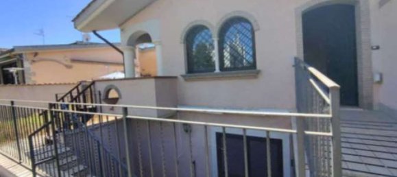 Дом с 5 комнатами в Ардеа, Италия № 12462 8