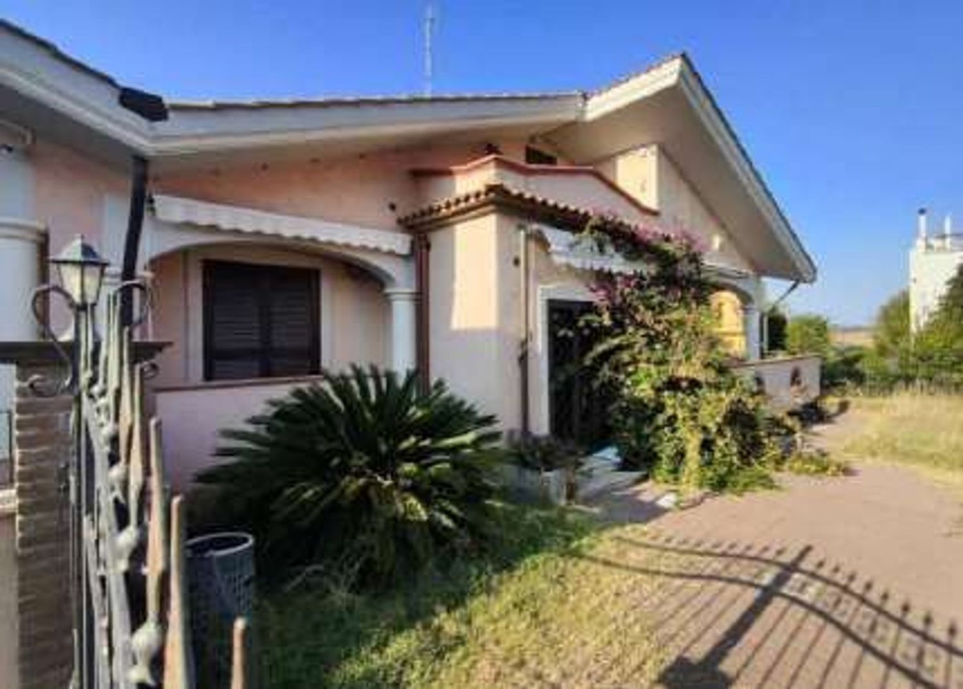 Дом с 5 комнатами в Ардеа, Италия № 12462