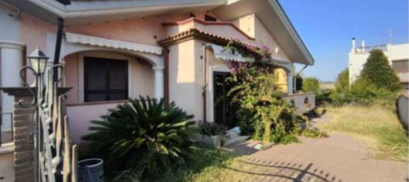 Дом с 5 комнатами в Ардеа, Италия № 12462 6