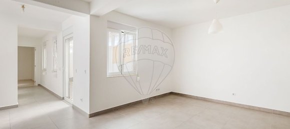 2 bedrooms House in Lisbon, Portugal No. 46431 6