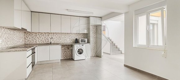 2 bedrooms House in Lisbon, Portugal No. 46431 26