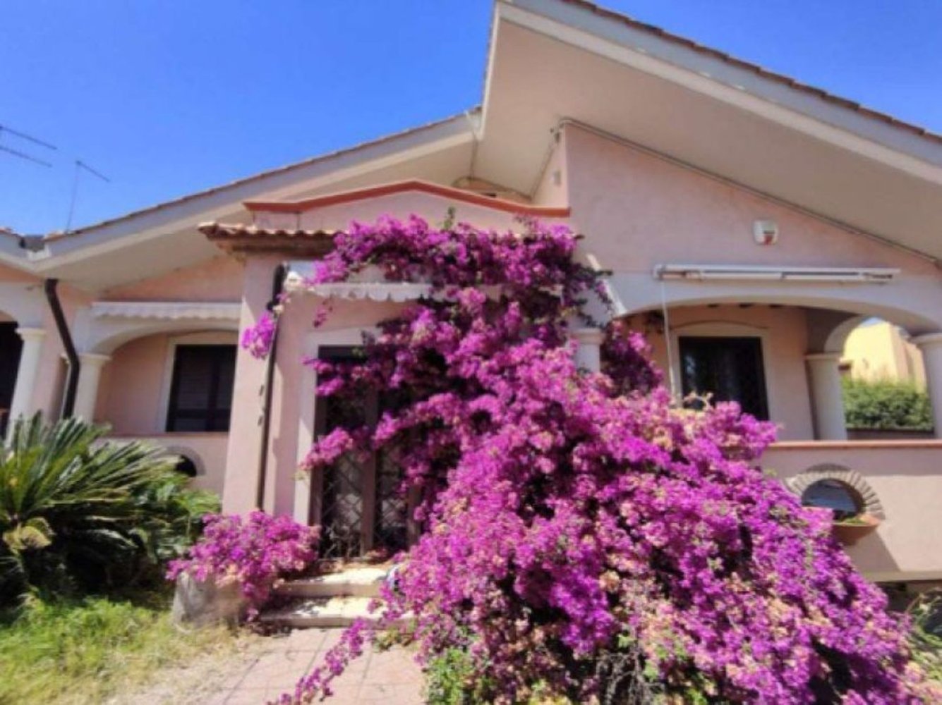 5 rooms House in Ardea, Italy No. 12458