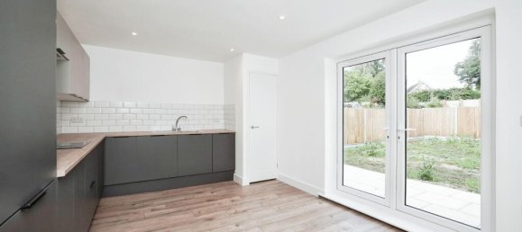 2 bedrooms Bungalow in Kennington, United Kingdom No. 10754 2