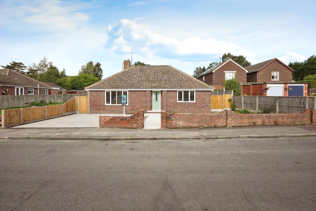 2 bedrooms Bungalow in Kennington, United Kingdom No. 10754