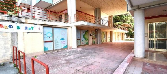 1 room Commercial property in Campobasso, Italy No. 36083 2