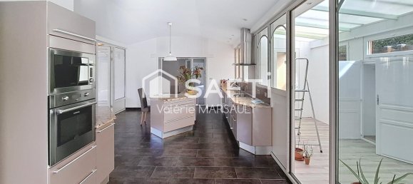 6 bedrooms House in Fondettes, France No. 47383 2