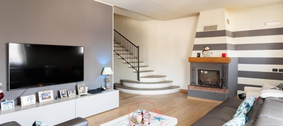 Дуплекс с 5 комнатами в Корреццана, Италия № 224475 3