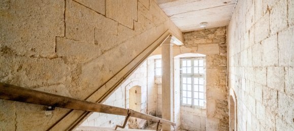 Bâtiment à Langres, France 210m² No. 73535 39