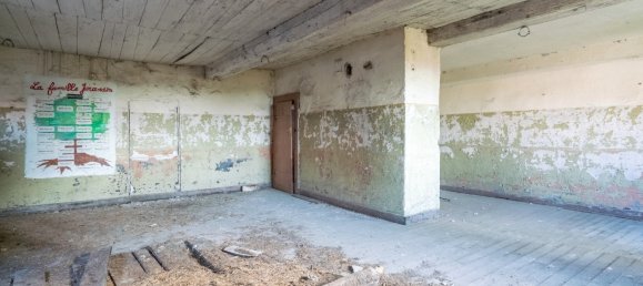 Bâtiment à Langres, France 210m² No. 73535 32