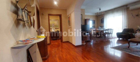 2 bedrooms Apartment in Pescara, Italy No. 33773 2