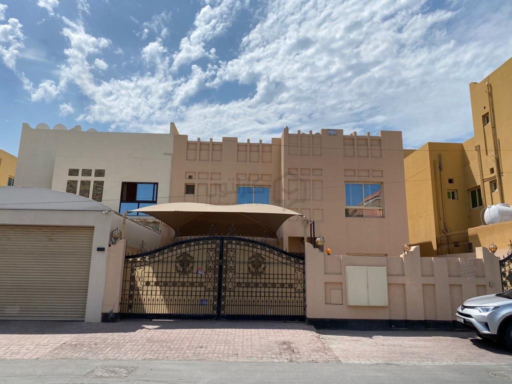 6 bedrooms Villa in Arad, Bahrain No. 520