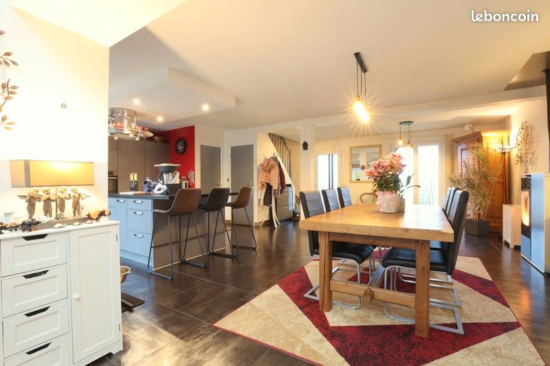 Casa de 4 dormitorios en Morangis, France No. 53527