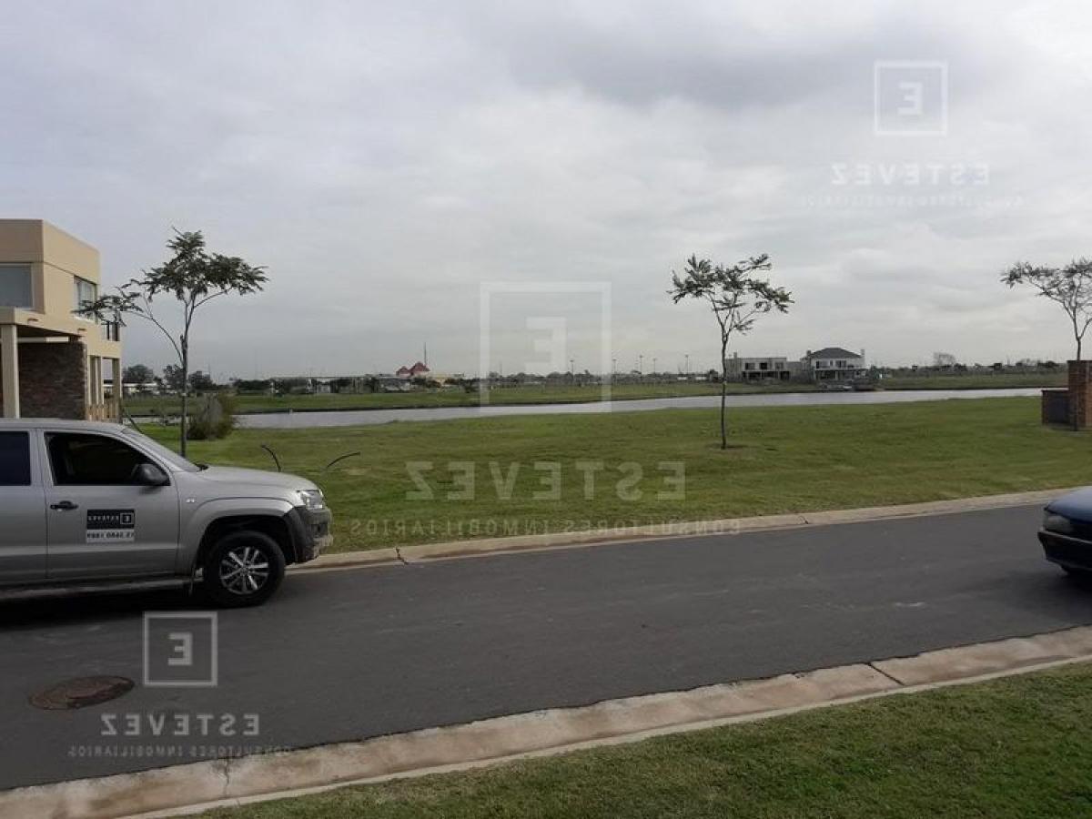  Land in Escobar, Argentina No. 122124