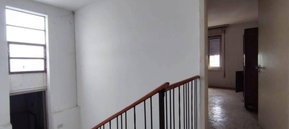 4 rooms House in Zugliano, Italy No. 33695 10