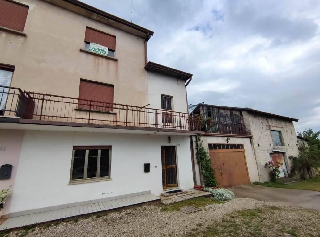 4 rooms House in Zugliano, Italy No. 33695