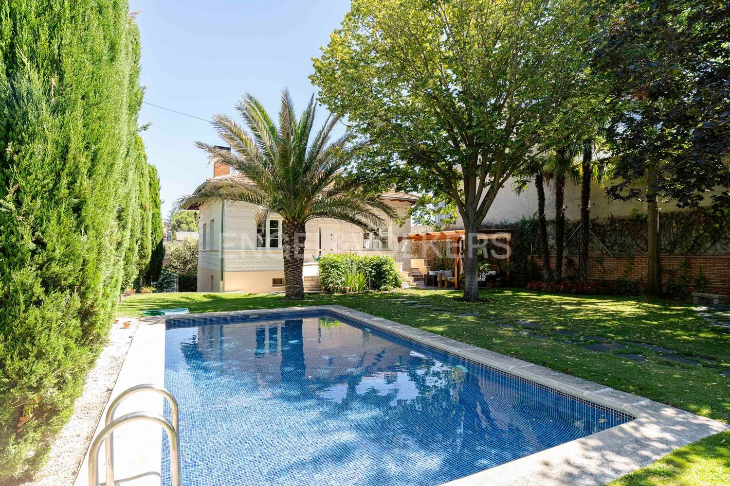 3 bedrooms House in Madrid, Spain No. 137381