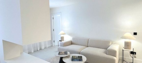 Apartamento de 3 dormitorios en Marbella, Spain No. 181022 2