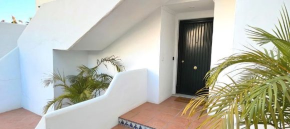 Apartamento de 3 dormitorios en Marbella, Spain No. 181022 27