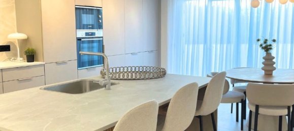 Apartamento de 3 dormitorios en Marbella, Spain No. 181022 6