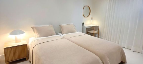 Apartamento de 3 dormitorios en Marbella, Spain No. 181022 17