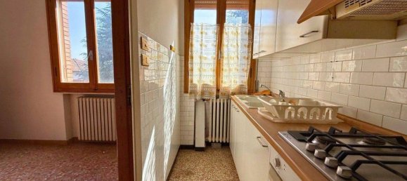 4 rooms Apartment in Reggio Emilia, Italy No. 36791 9
