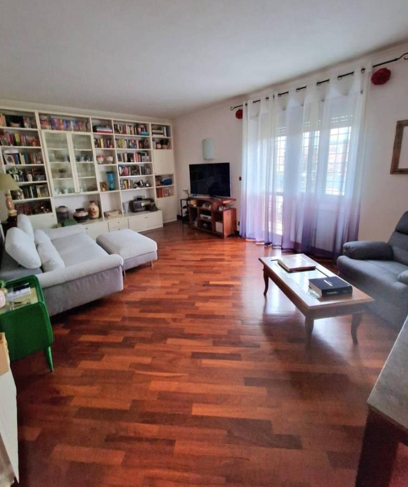 4-salle Appartement à Rome, Italy No. 158106