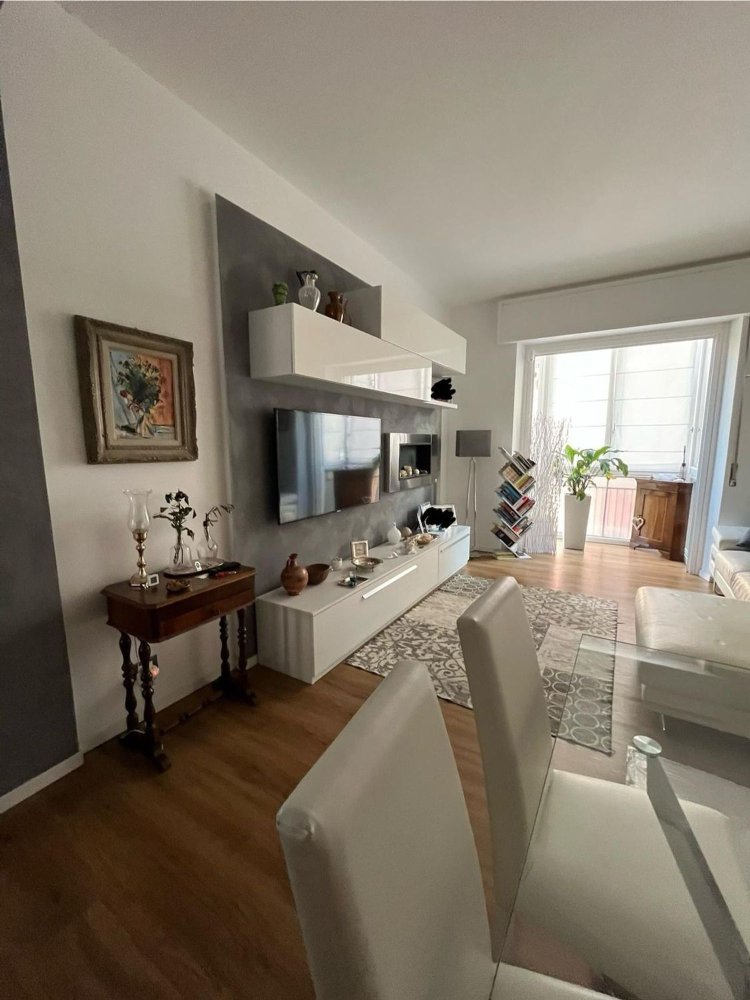 4 rooms Apartment in Verona, Italy No. 305303