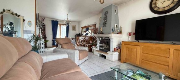 3 bedrooms House in Yonne, France No. 363959 2