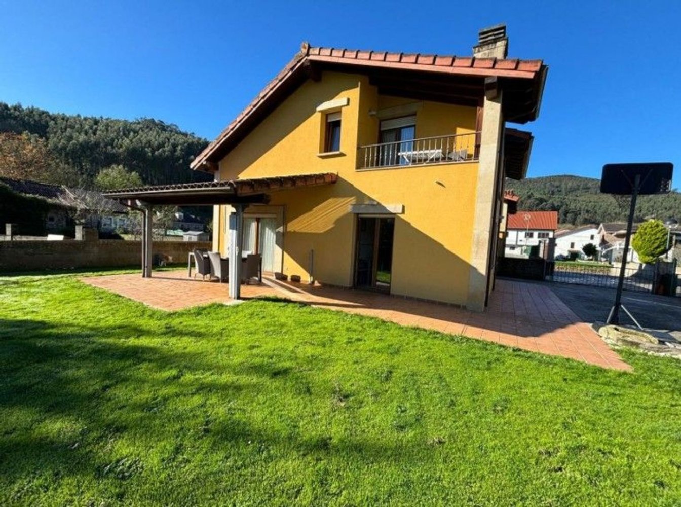 Casa de 4 dormitorios en Cantabria, Spain No. 249902