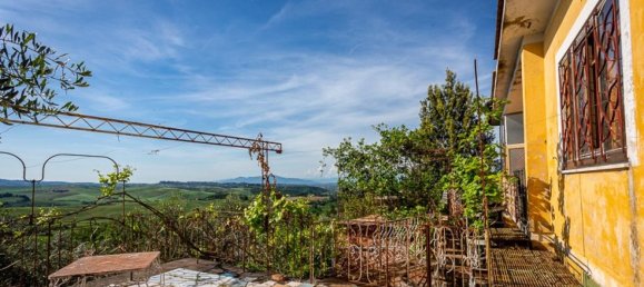 4 bedrooms House in Lajatico, Italy No. 176 5