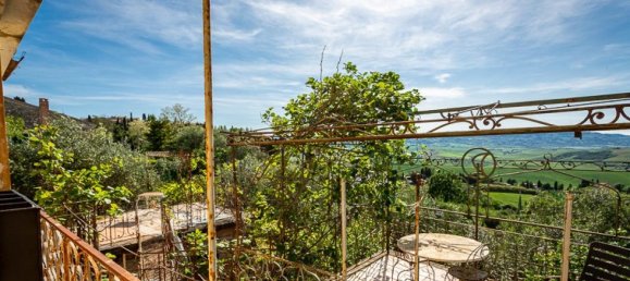 4 bedrooms House in Lajatico, Italy No. 176 6