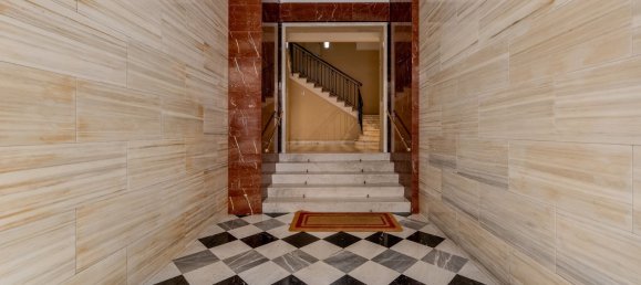 4 bedrooms Apartment in Genoa, Italy No. 352326 2