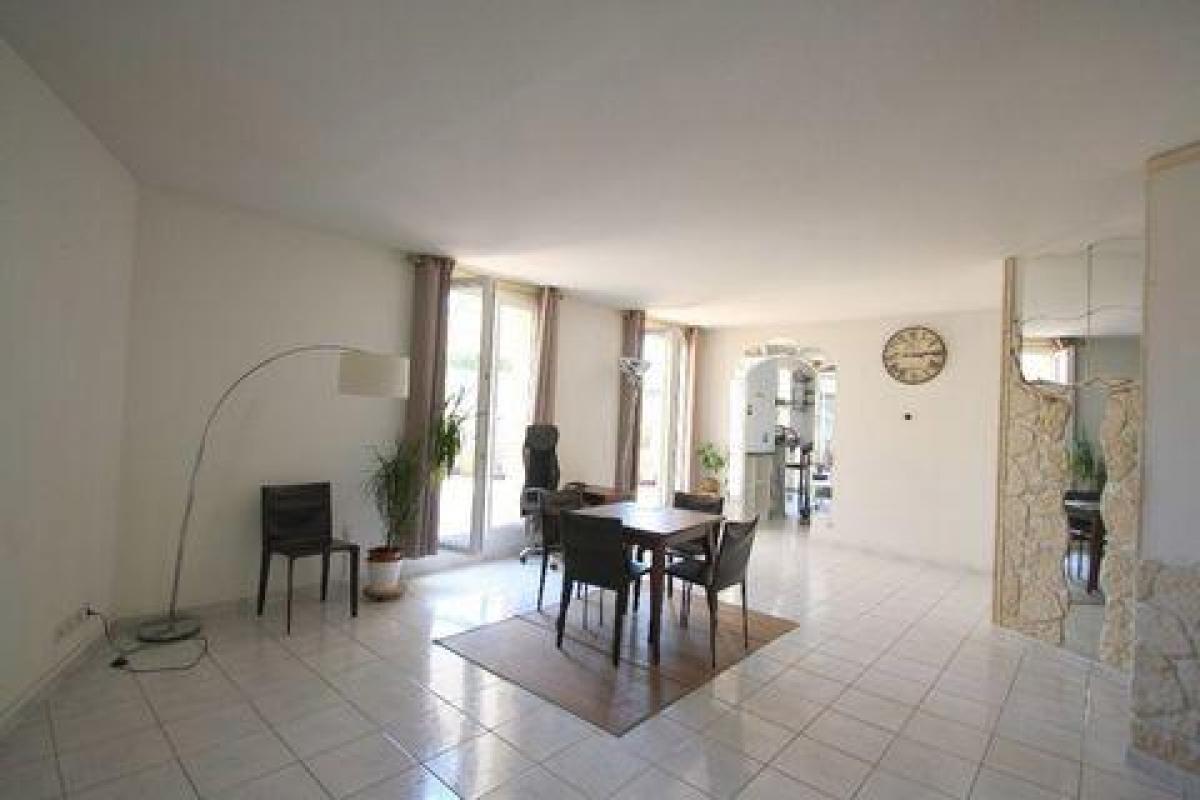 Condominio de 3 dormitorios en Grasse, France No. 11970