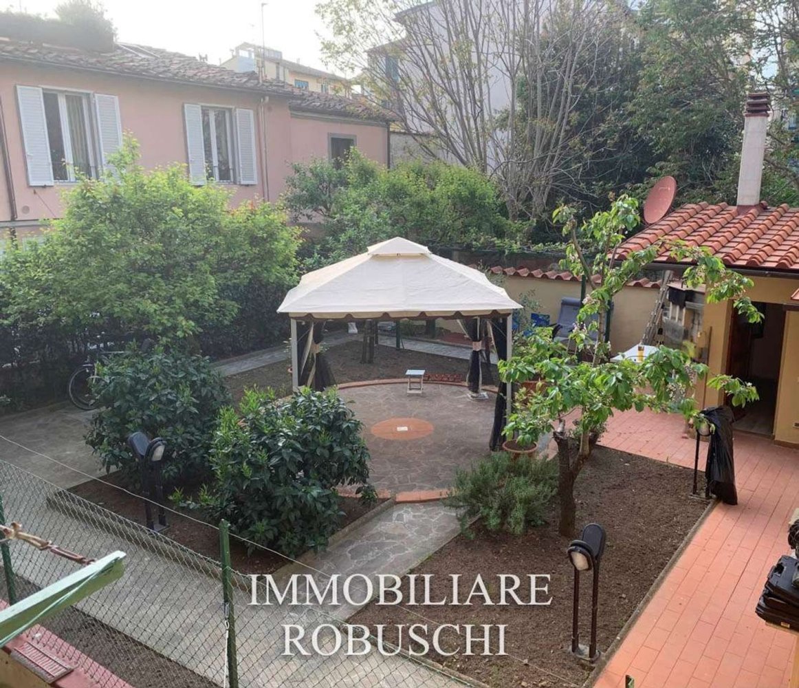 4 rooms Apartment in Florence, Italy No. 197196