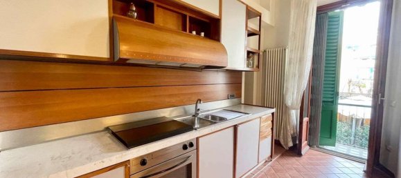 4 rooms Apartment in Florence, Italy No. 197196 2