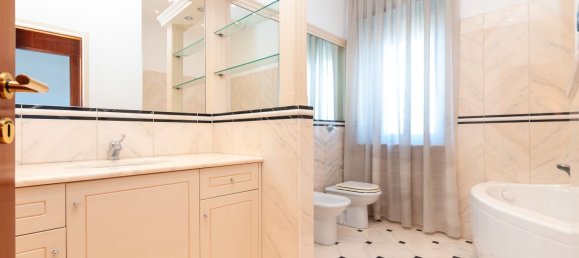 8 bedrooms Apartment in Turin, Italy No. 339623 15