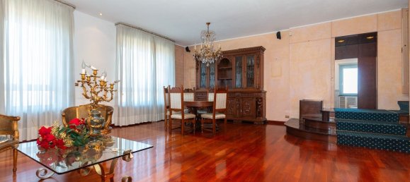 8 bedrooms Apartment in Turin, Italy No. 339623 4